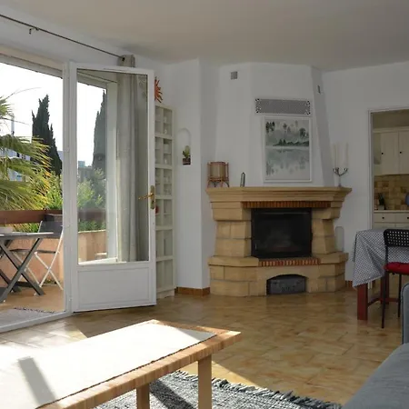 Les Oiseaux Apartment *